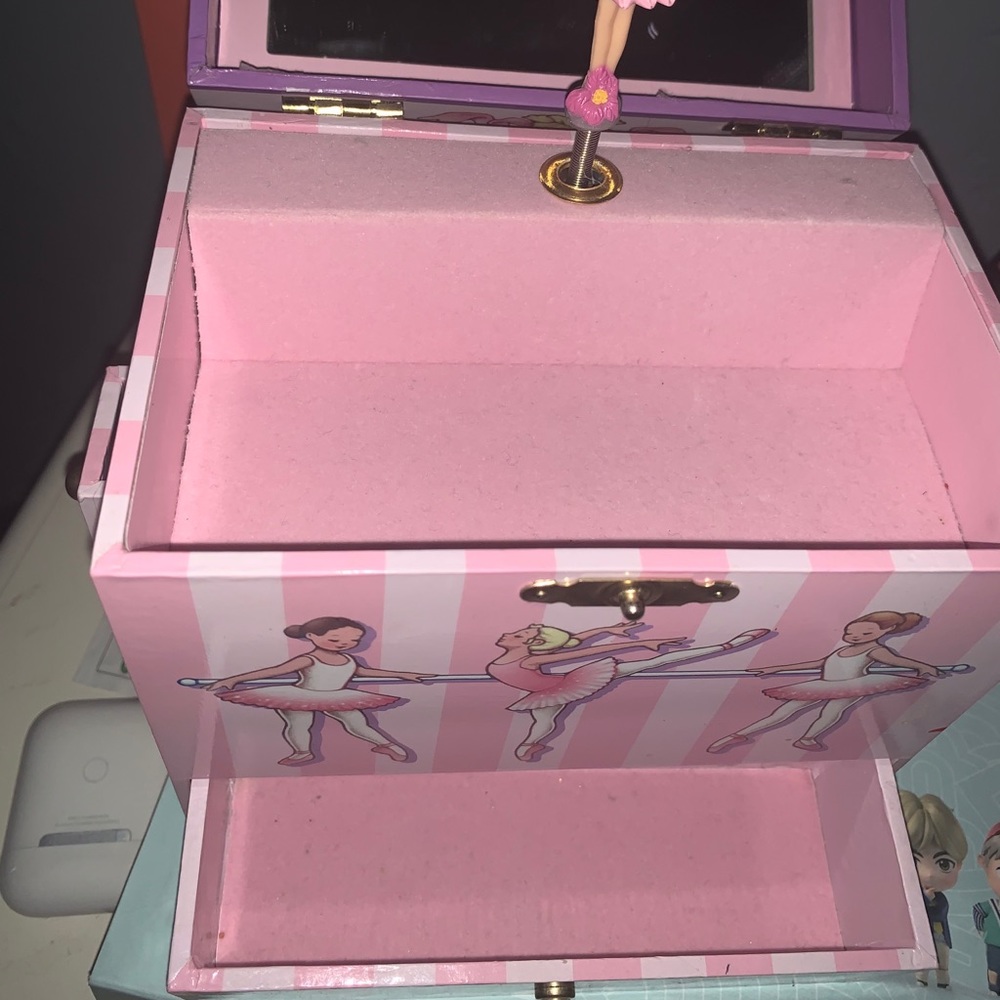 Music Box - Picture 8 of 10